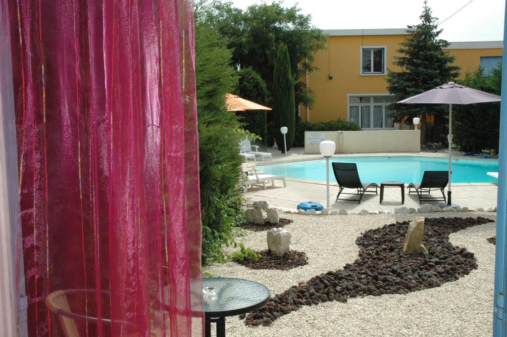 Logis La Cremaillere Hotel Montelimar Exterior photo